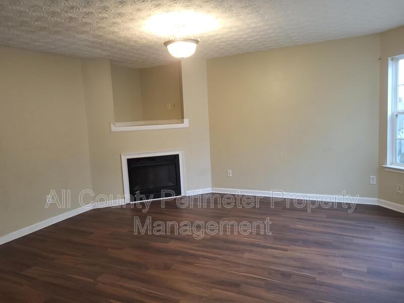 5543 Pineridge Ct - Photo 2 of 11