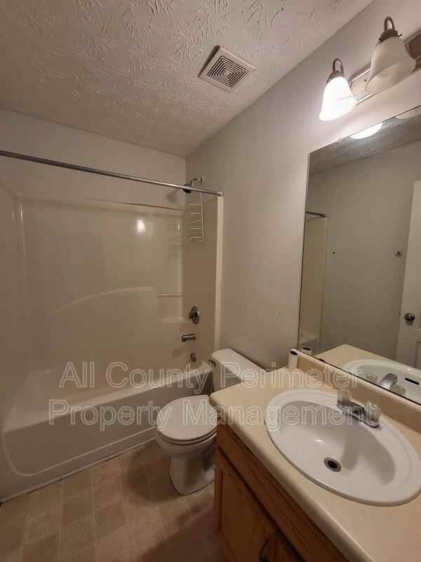 5543 Pineridge Ct - Photo 4 of 11