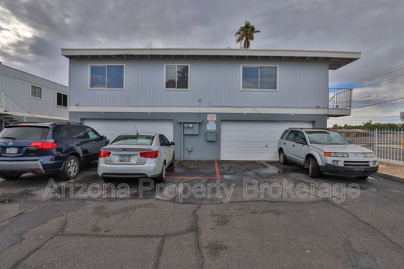6653 N 27th Ave - Photo 3 of 16