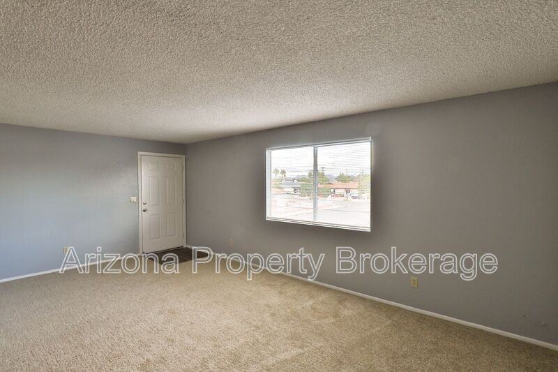 6653 N 27th Ave - Photo 5 of 16