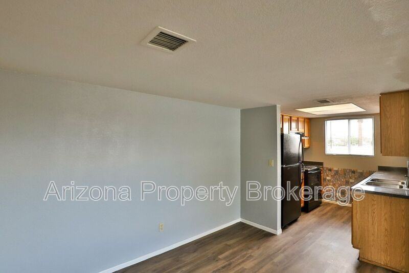 6653 N 27th Ave - Photo 6 of 16