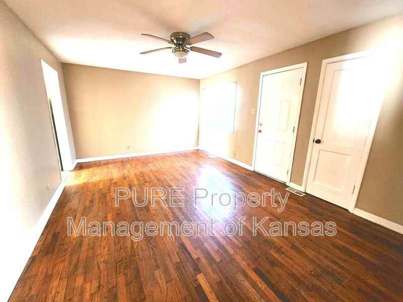 2815 Se Minnesota Ave - Photo 2 of 10