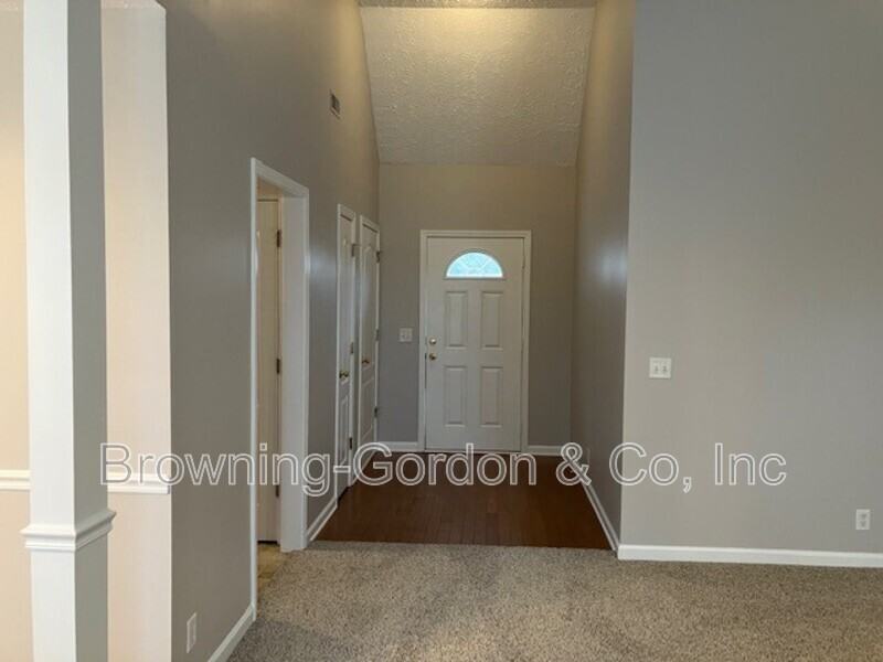 7421 Maggie Dr - Photo 3 of 28