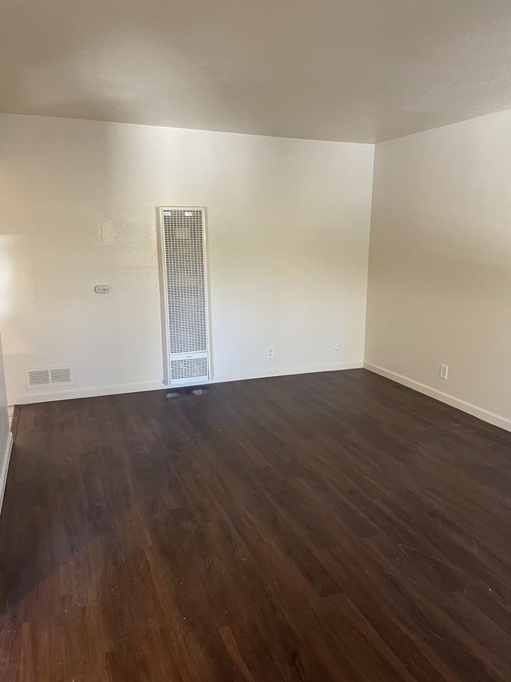 313 Montclaire Dr Se - Photo 2 of 50