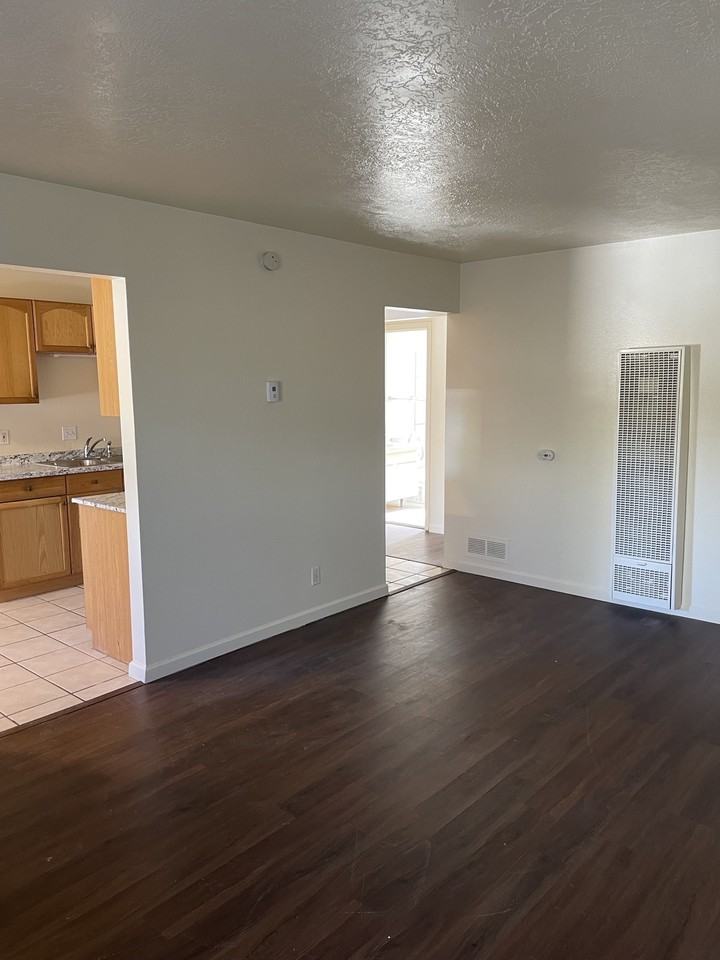 313 Montclaire Dr Se - Photo 3 of 50