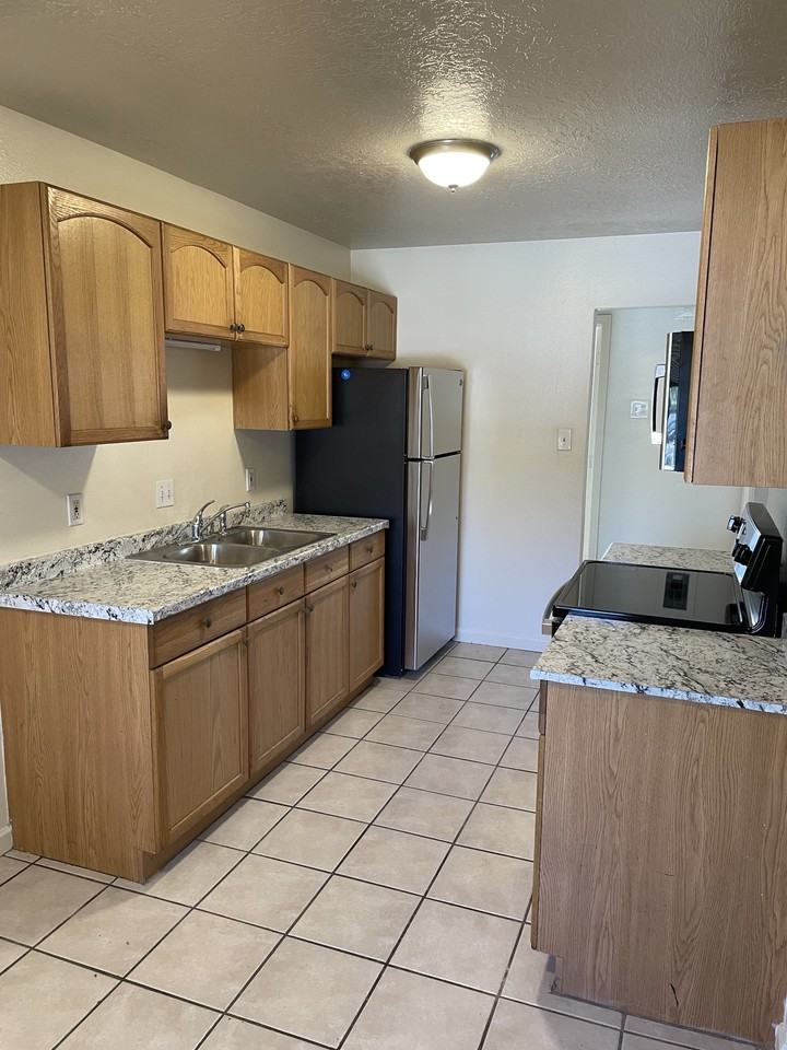 313 Montclaire Dr Se - Photo 4 of 50