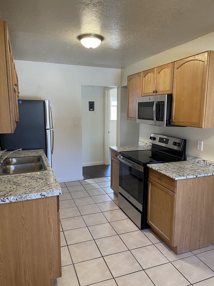 313 Montclaire Dr Se - Photo 5 of 50