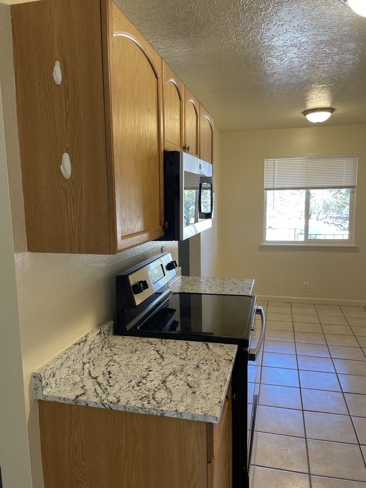 313 Montclaire Dr Se - Photo 7 of 50