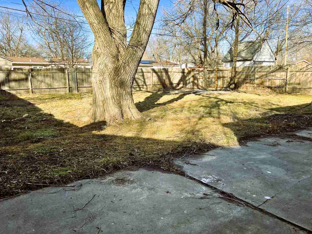 2216 W Grant St - Photo 3 of 15