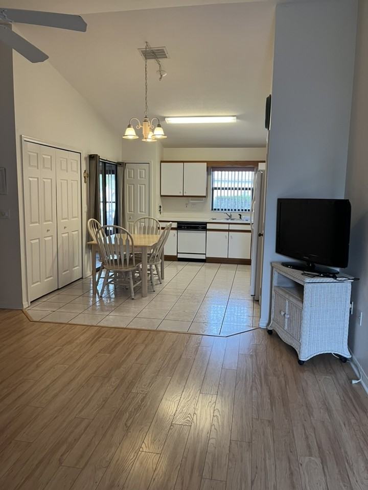 1305 Villaway W #1305 - Photo 3 of 15