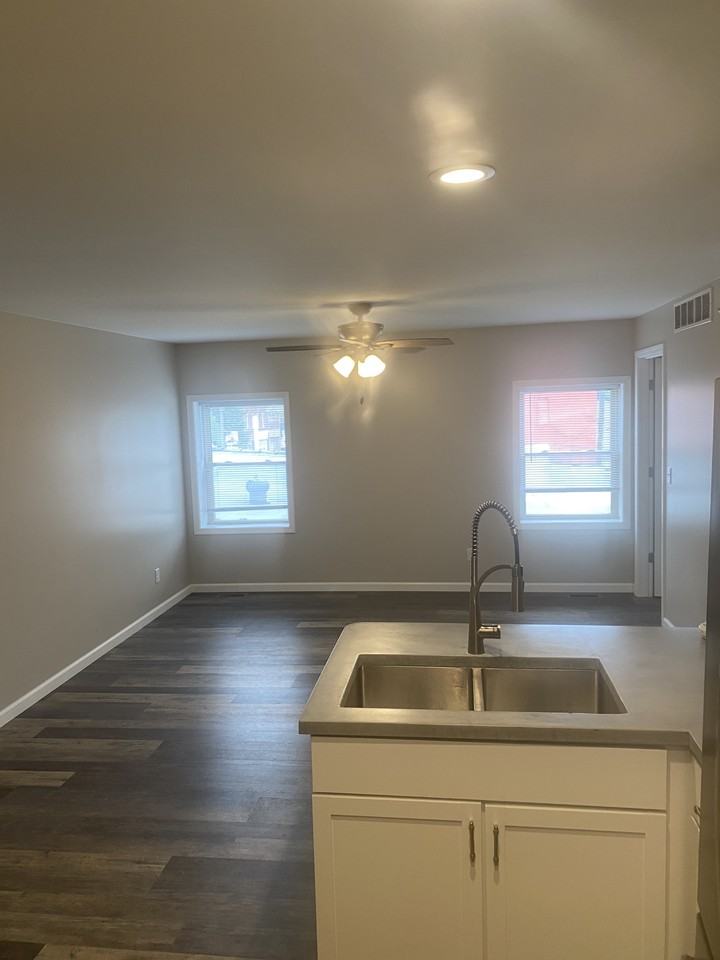 247 East Walnut Street #F - Photo 3 of 8