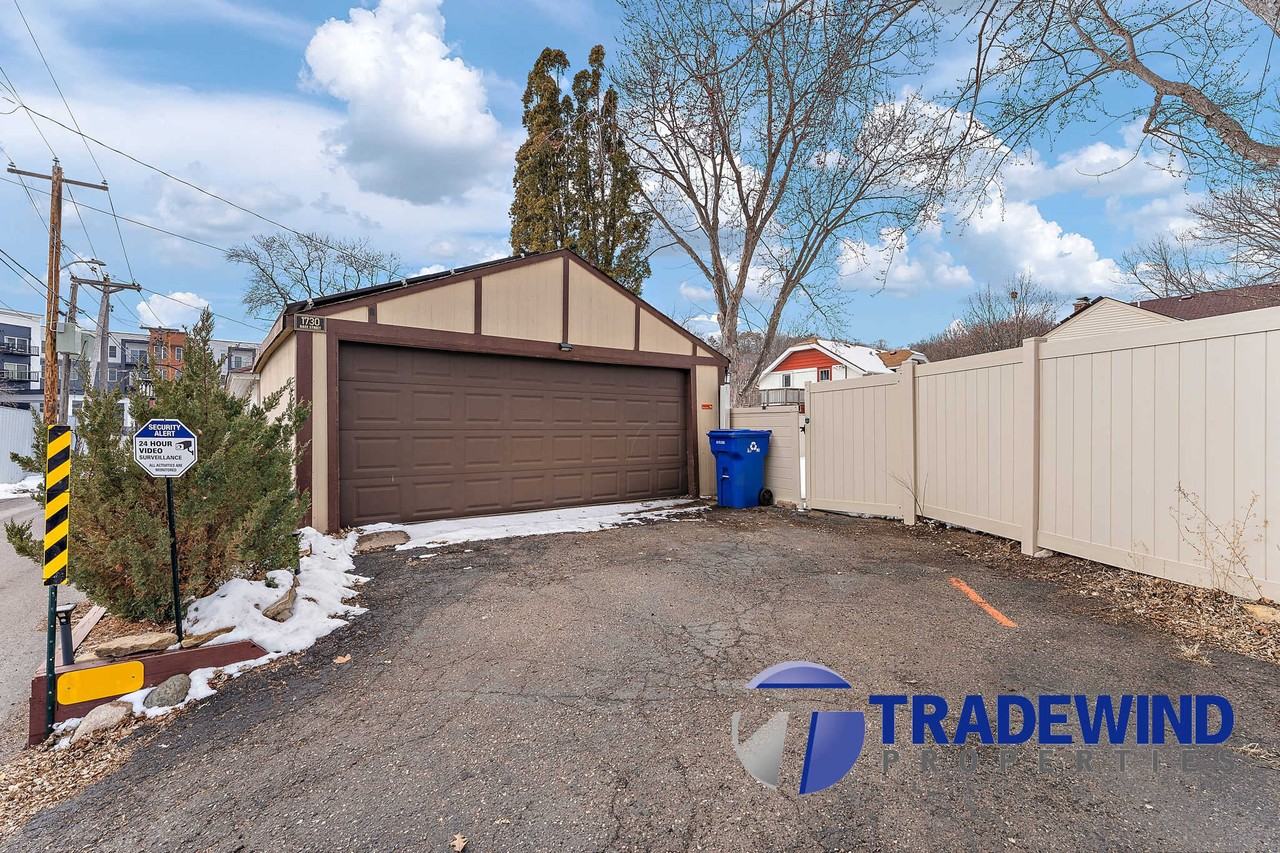 1730 West Race Street - Photo 3 of 20