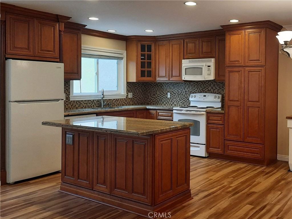 963 Calle Aragon B, Laguna Woods, CA 92637 2 Bedroom Apartment for