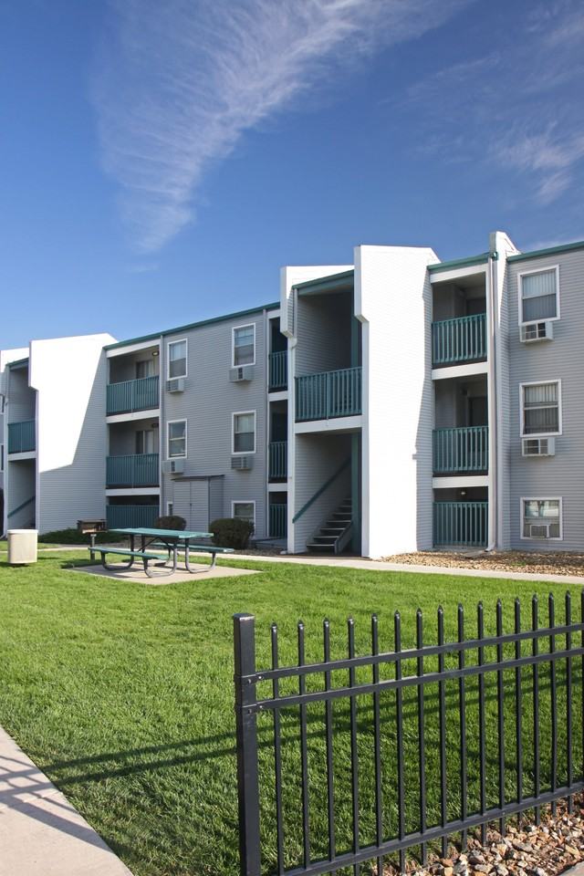 Lincoln Springs Apartments - Photo 4 of 50