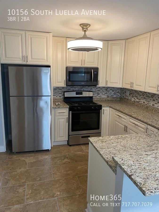 10156 S Luella Ave - Photo 2 of 18