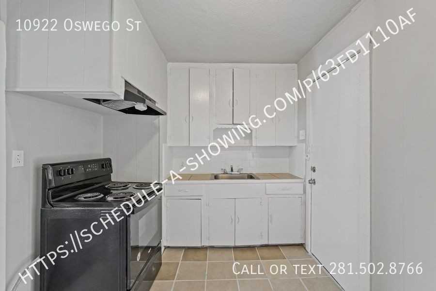 10922 Oswego St - Photo 3 of 11