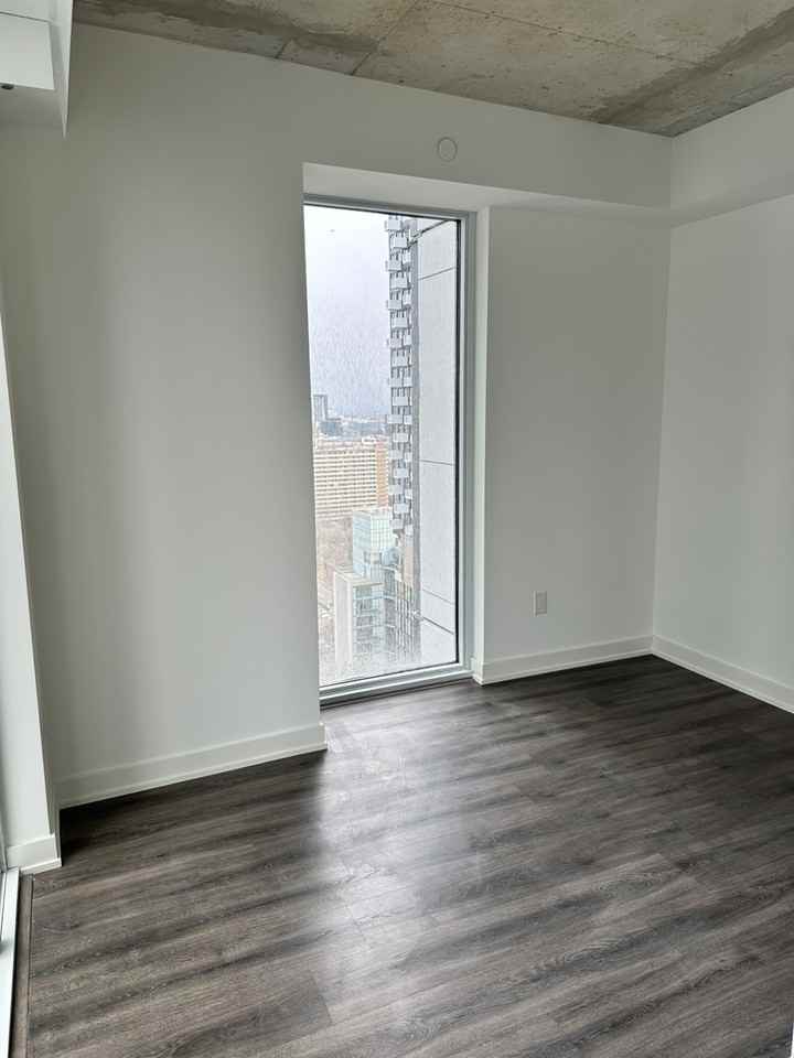 72 Mutual St - Photo 3 of 8