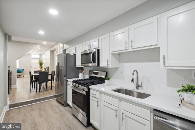 1927 Hollins St - Photo 2 of 19