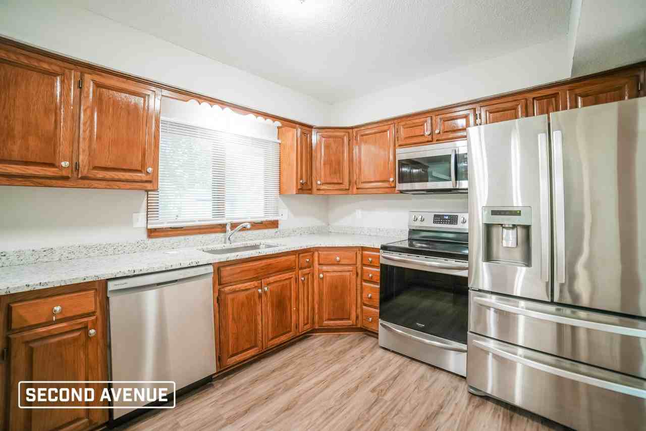 1918 Ne 4th St - Photo 2 of 15