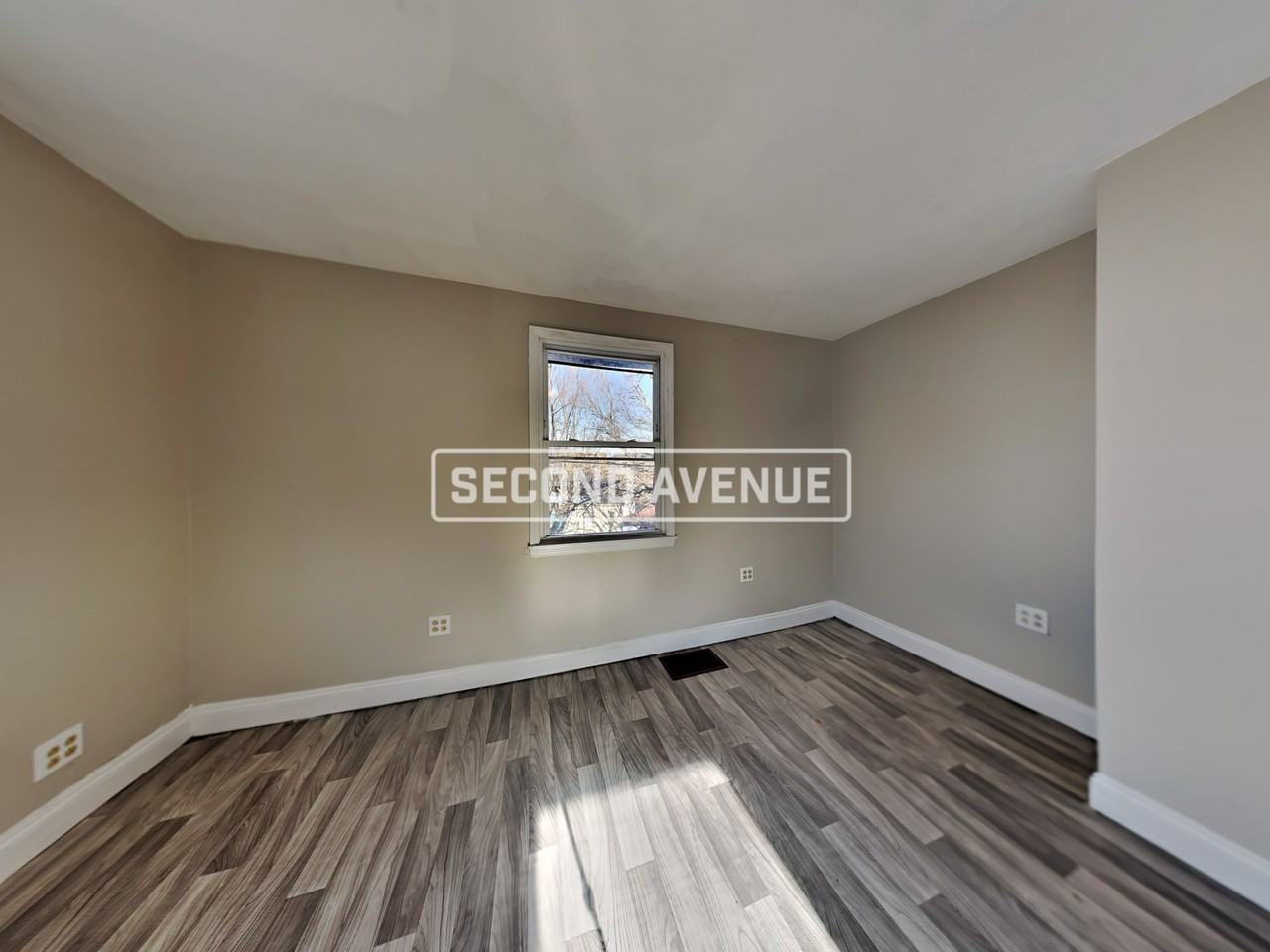 819 Sarah St - Photo 2 of 21