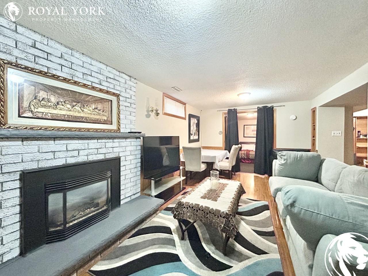 1084 Roxborough Dr #2 - Photo 2 of 22