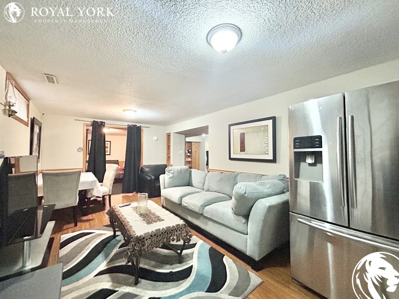 1084 Roxborough Dr #2 - Photo 3 of 22