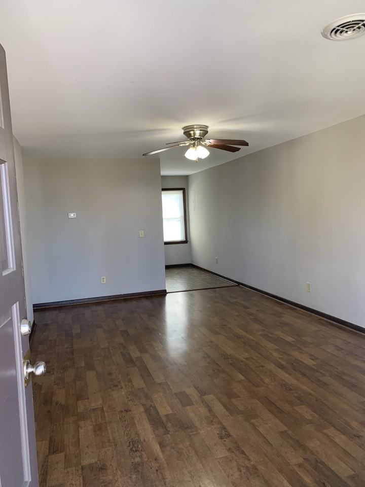 910 Evans Dr #E - Photo 2 of 3