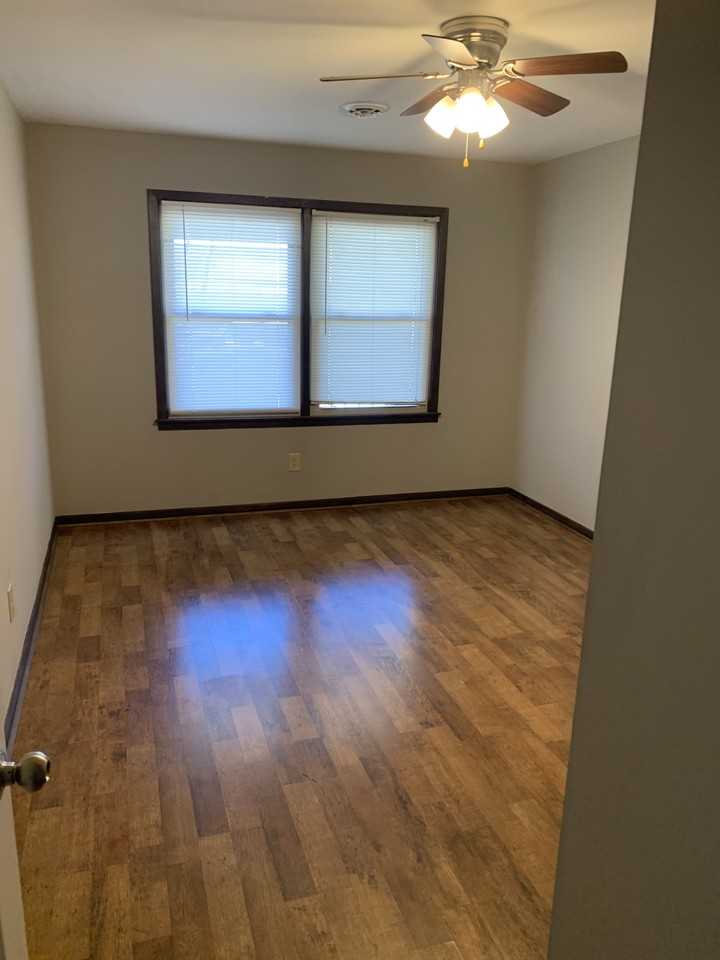 910 Evans Dr #E - Photo 3 of 3