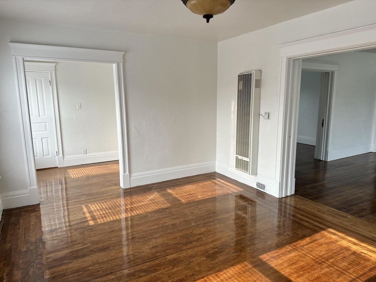 1401 S 10th St Uppr - Photo 2 of 5