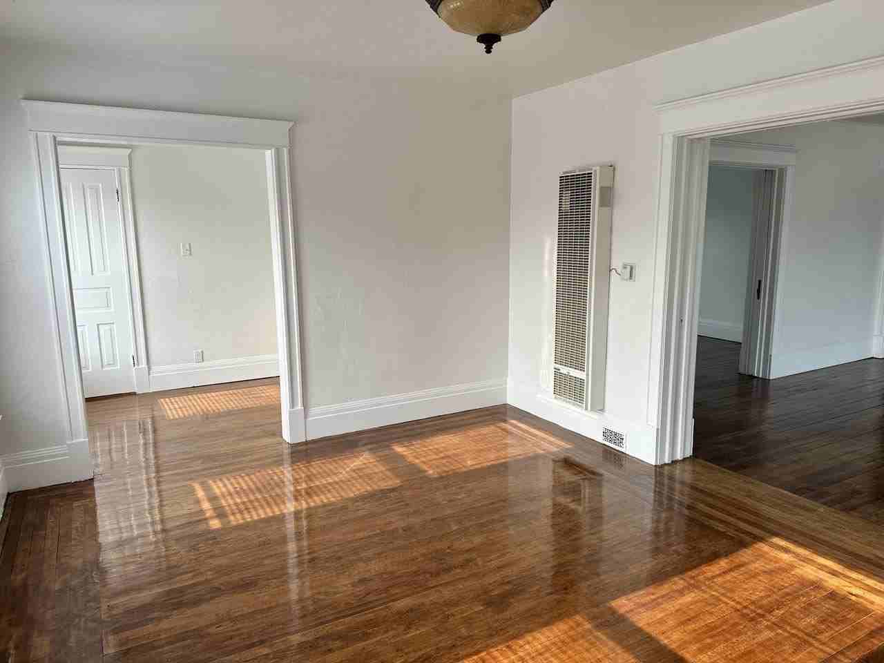 1401 S 10th St Uppr - Photo 3 of 5