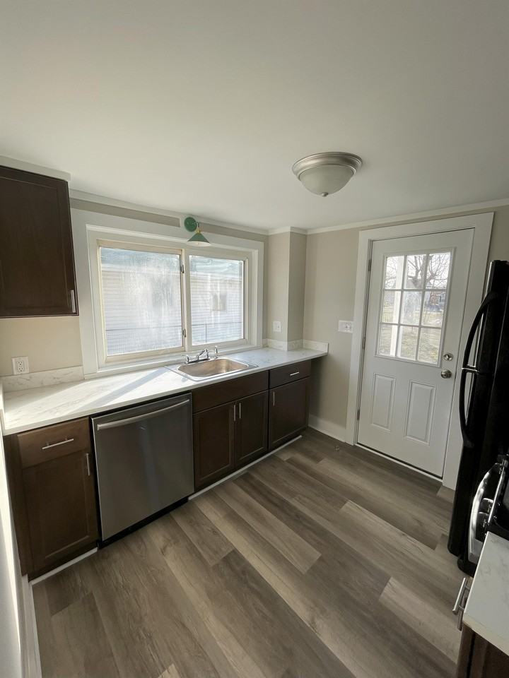 491 Lawnview Ave #1 - Photo 3 of 21