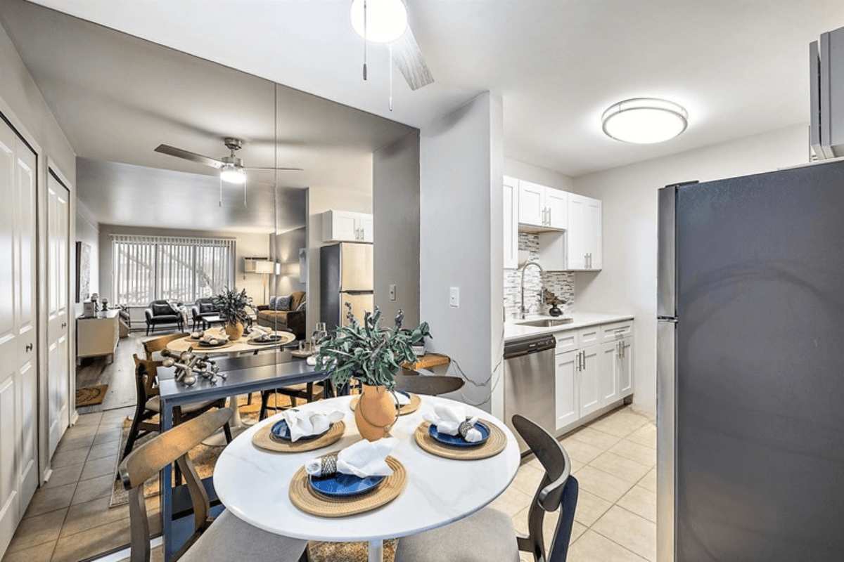 Town & Country Apartments - Photo 7 of 29