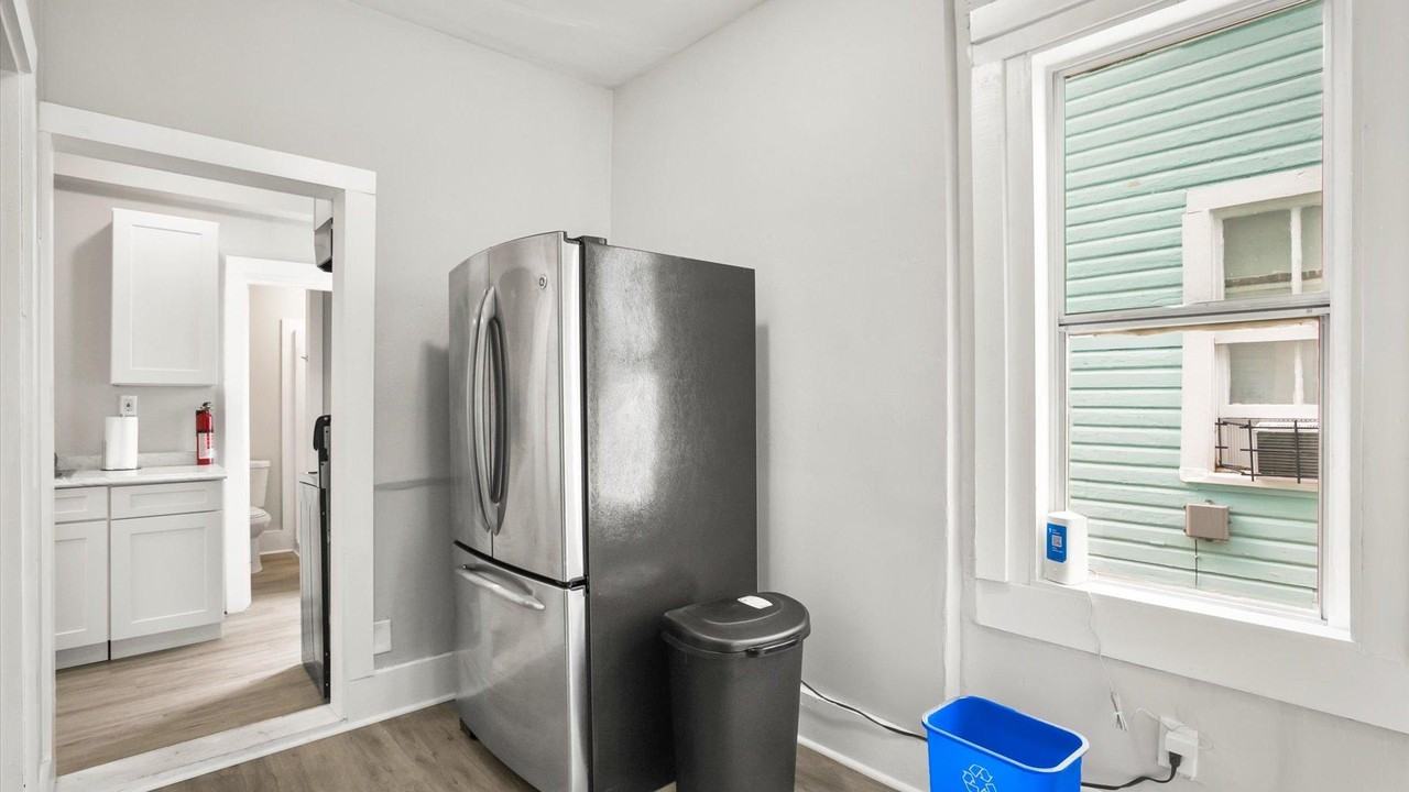 W 11th St - Photo 5 of 17