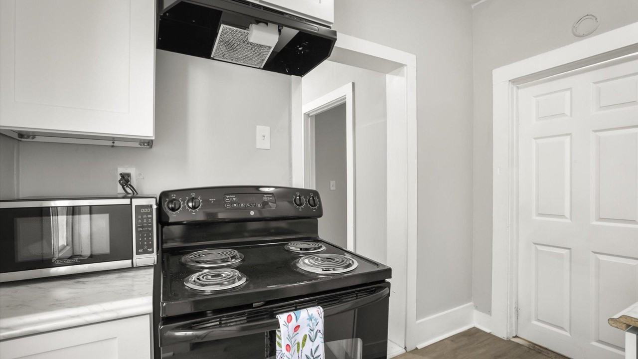 W 11th St - Photo 6 of 17