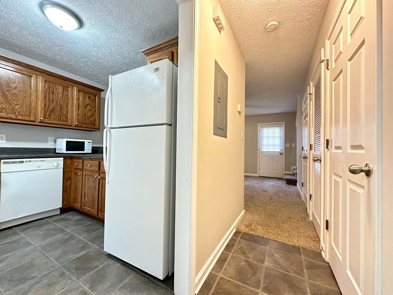 Condor Court - Photo 6 of 38