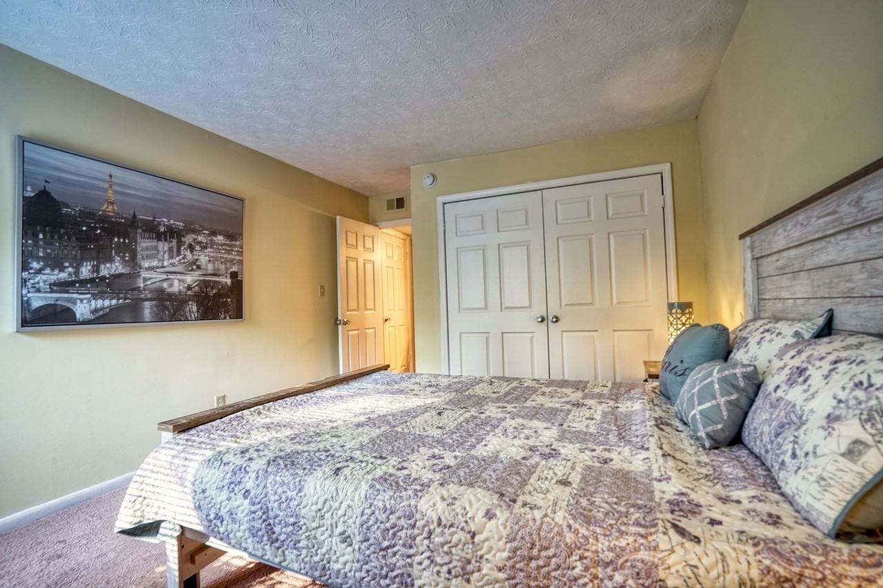 Oak Creek Apartments - Photo 4 of 27