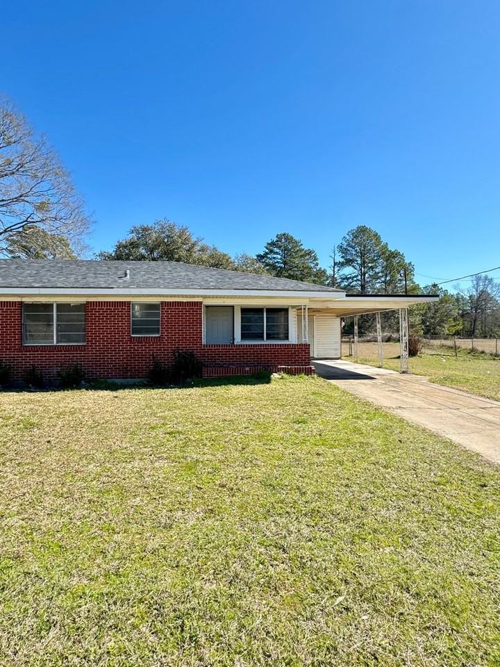 136 RWE Jones Dr - Photo 2 of 13