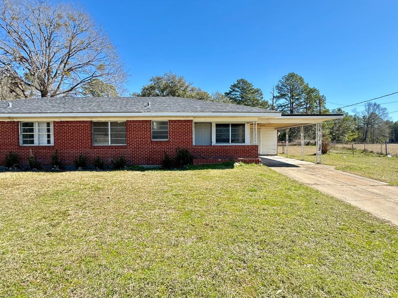 136 RWE Jones Dr - Photo 3 of 13