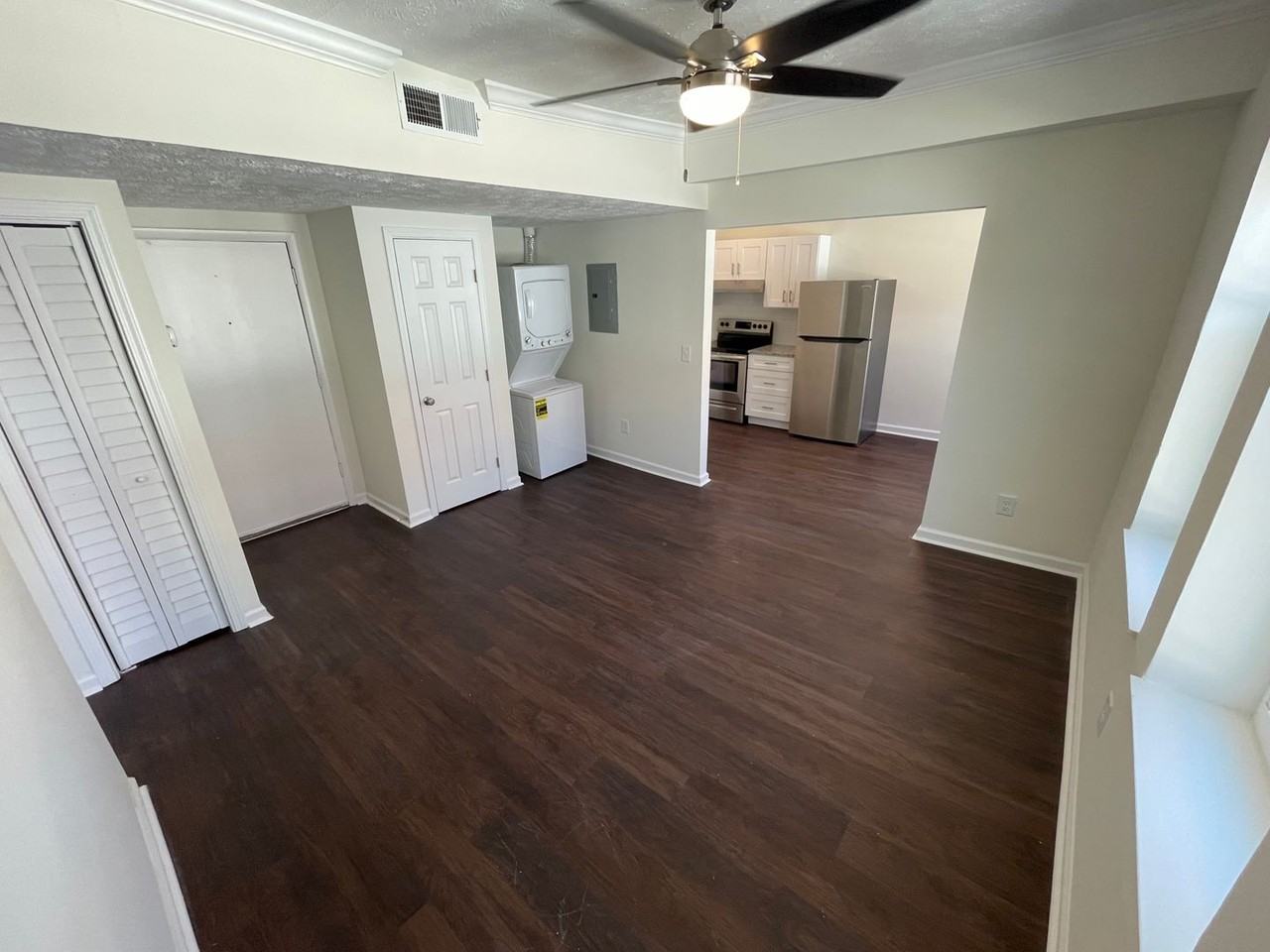 386 Parkway Apartments - Photo 7 of 13