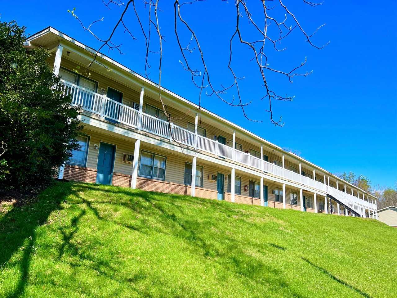 Lakewood Apartments - Photo 4 of 18