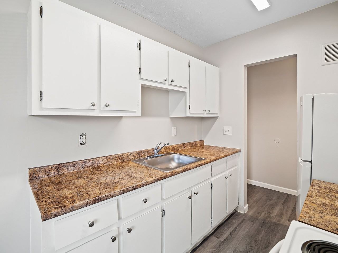 Hollydale - Photo 3 of 50