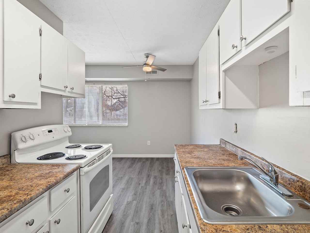 Hollydale - Photo 4 of 50