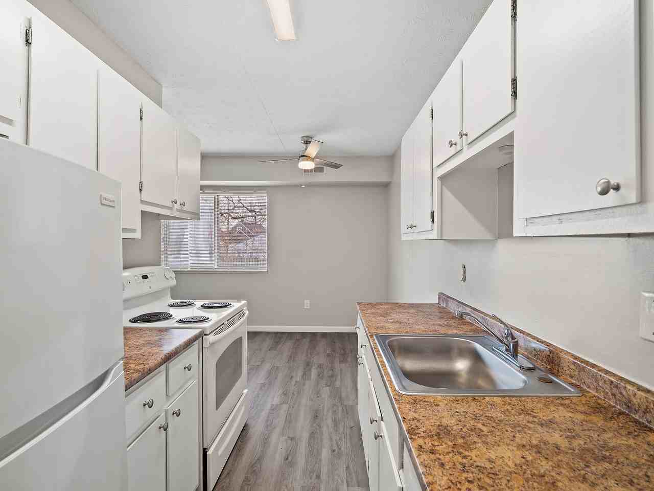 Hollydale - Photo 5 of 50