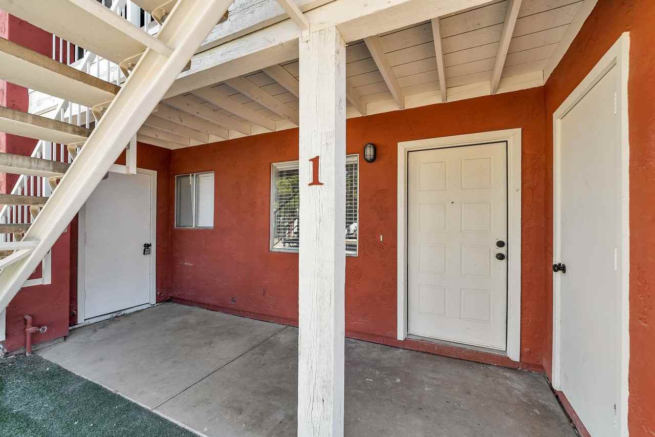 **1st Full Month's Rent free, tour & Apply within 48 Hours Newly Renovated 2 Bed/ 2 Bath In - Photo 3 of 22