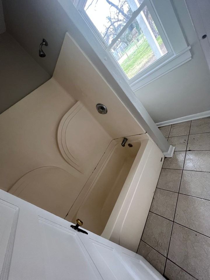 1439 Dale Ave SE - Photo 2 of 10