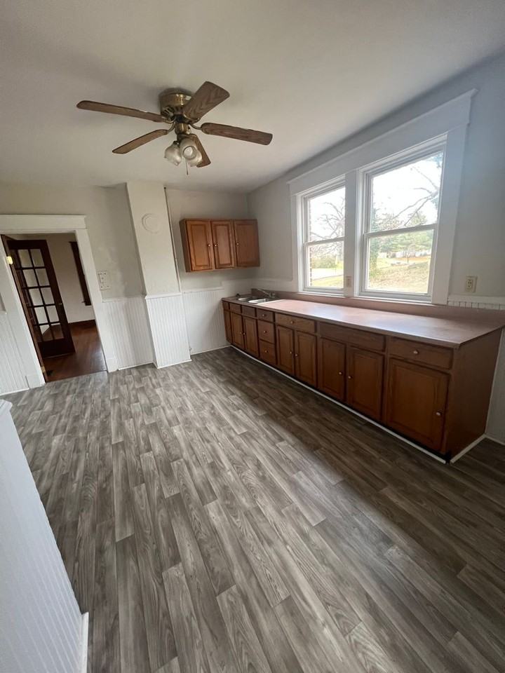 1439 Dale Ave SE - Photo 3 of 10