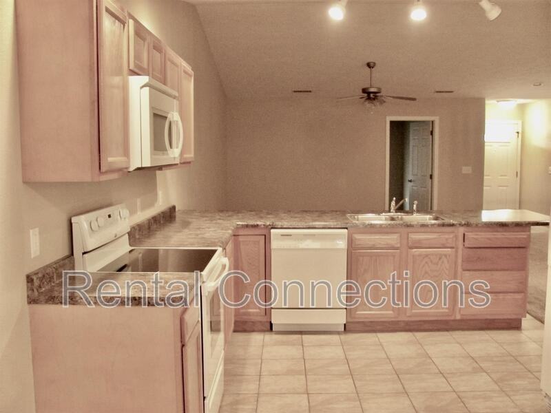 108 S Carbon St - Photo 2 of 8