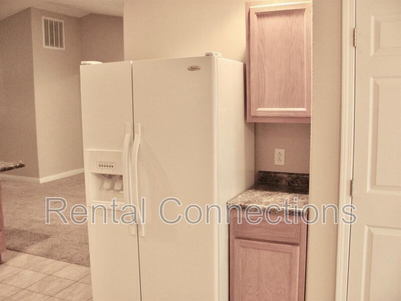 108 S Carbon St - Photo 3 of 8