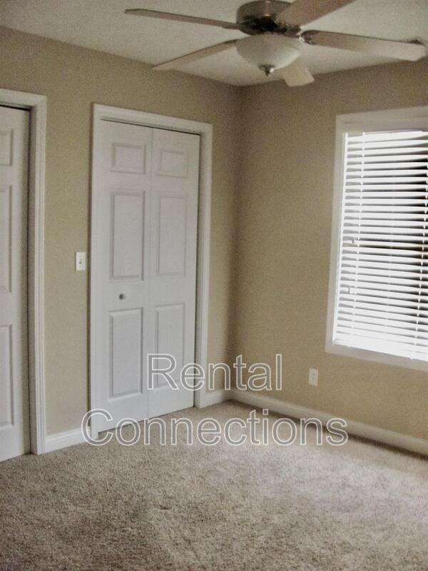 108 S Carbon St - Photo 5 of 8