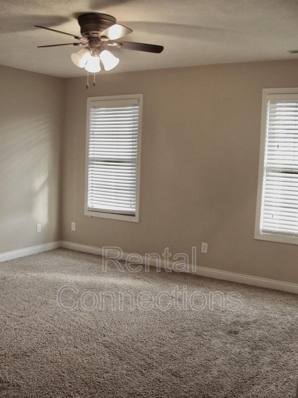 108 S Carbon St - Photo 6 of 8